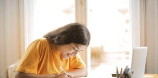 4 Reasons Why Lifelong Learning is Essential for Business Professionals
